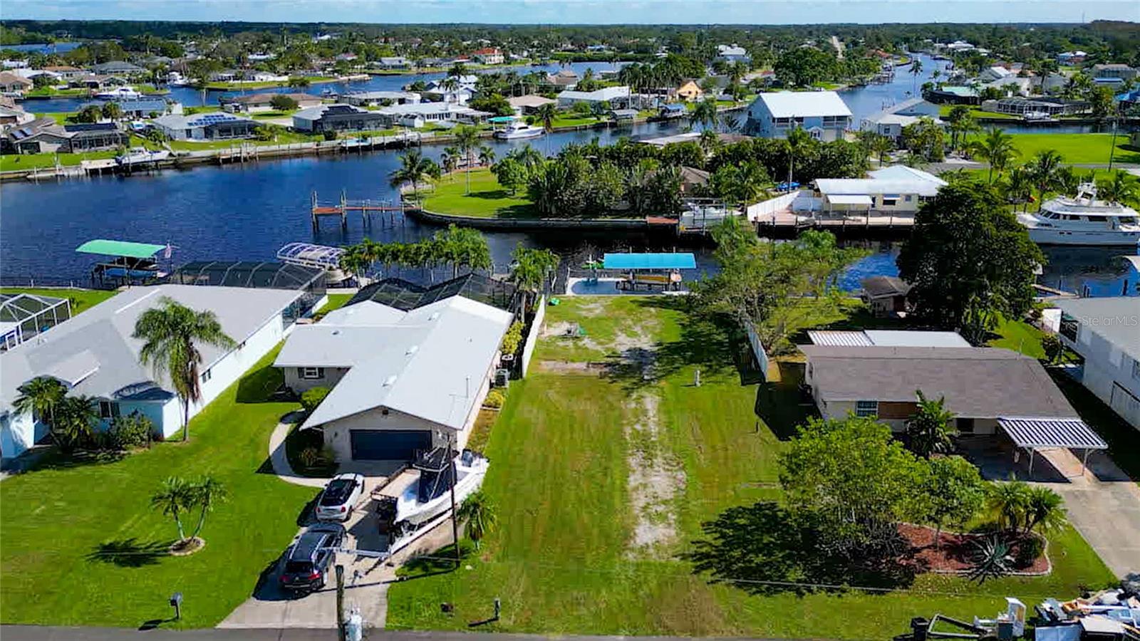 2044 ARUBA AVE, FORT MYERS, FL, 33905