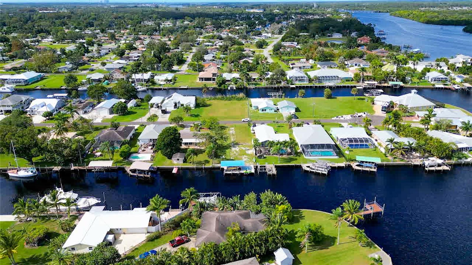 2044 ARUBA AVE, FORT MYERS, FL, 33905