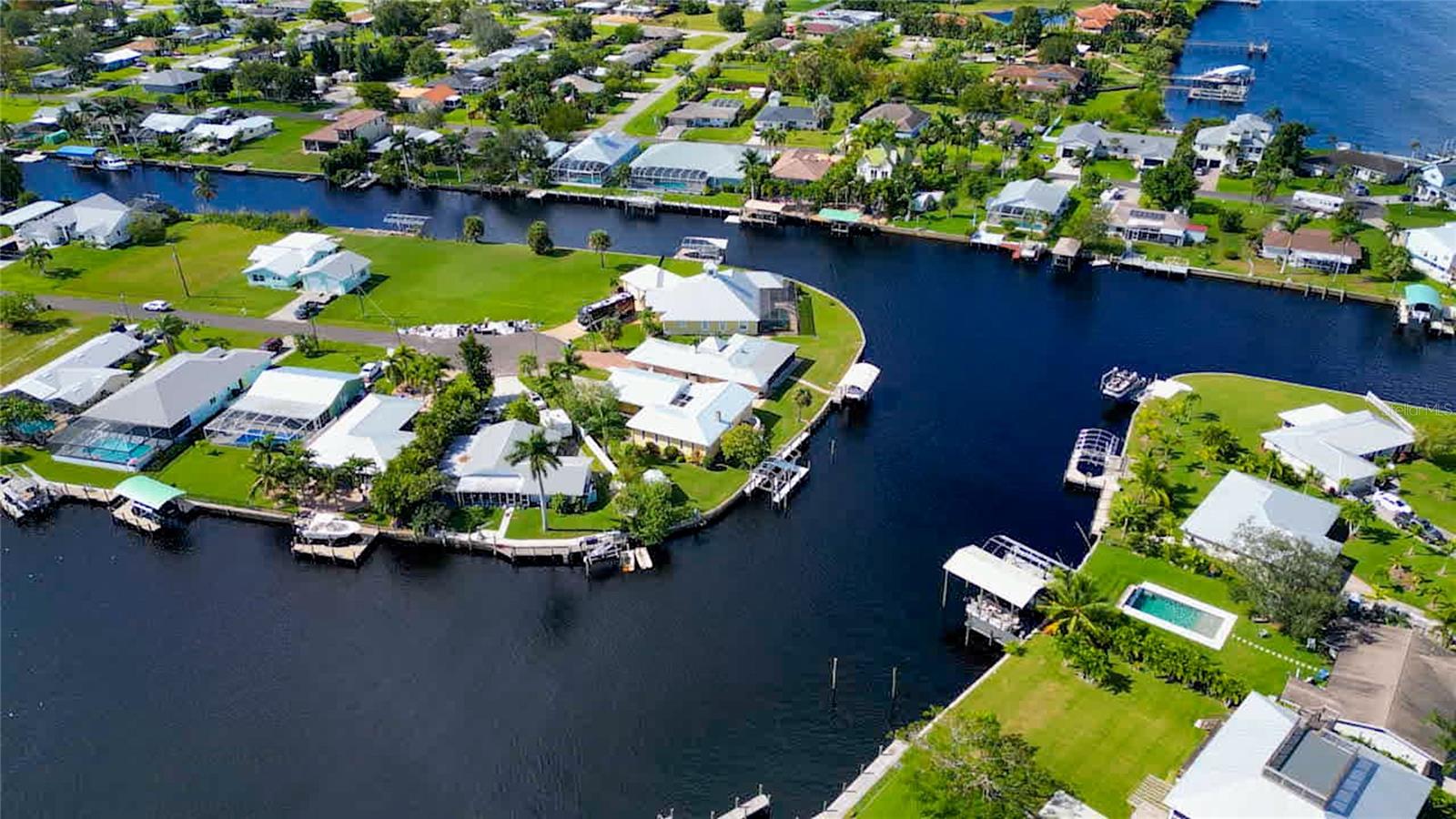 2044 ARUBA AVE, FORT MYERS, FL, 33905