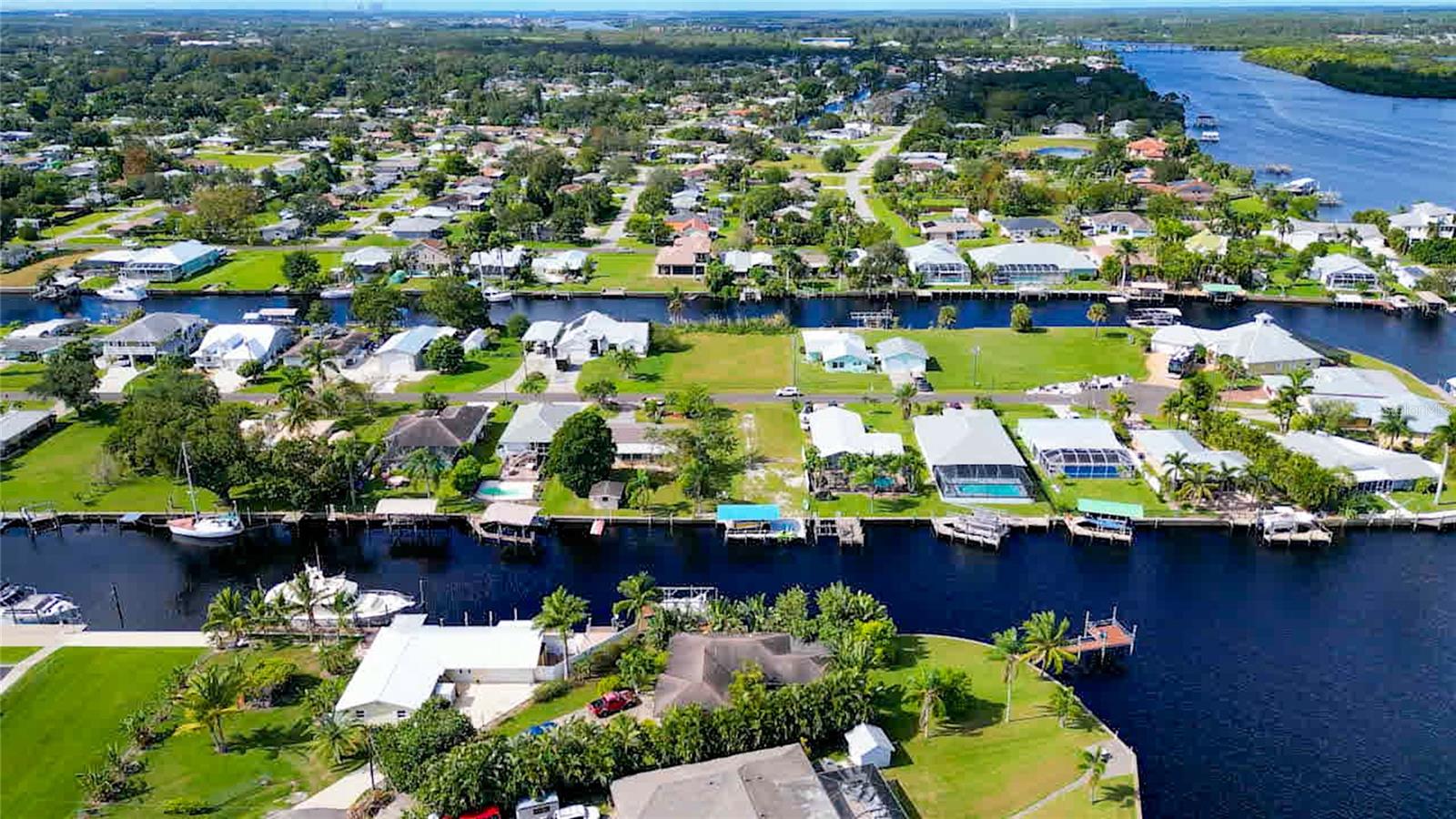 2044 ARUBA AVE, FORT MYERS, FL, 33905