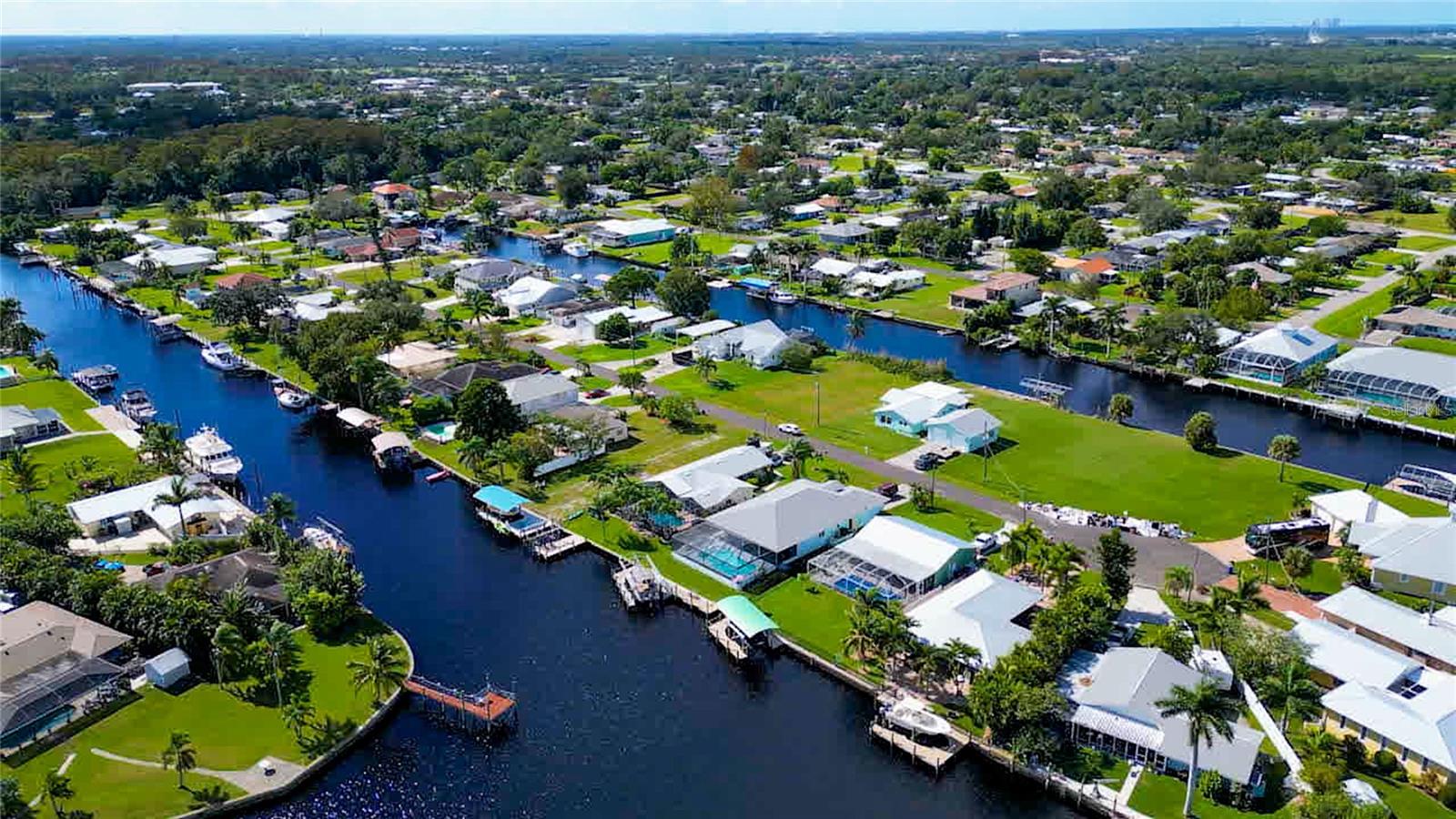 2044 ARUBA AVE, FORT MYERS, FL, 33905