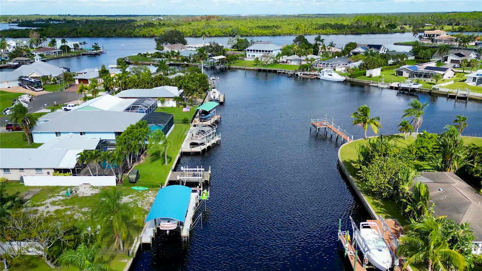 2044 ARUBA AVE, FORT MYERS, FL, 33905