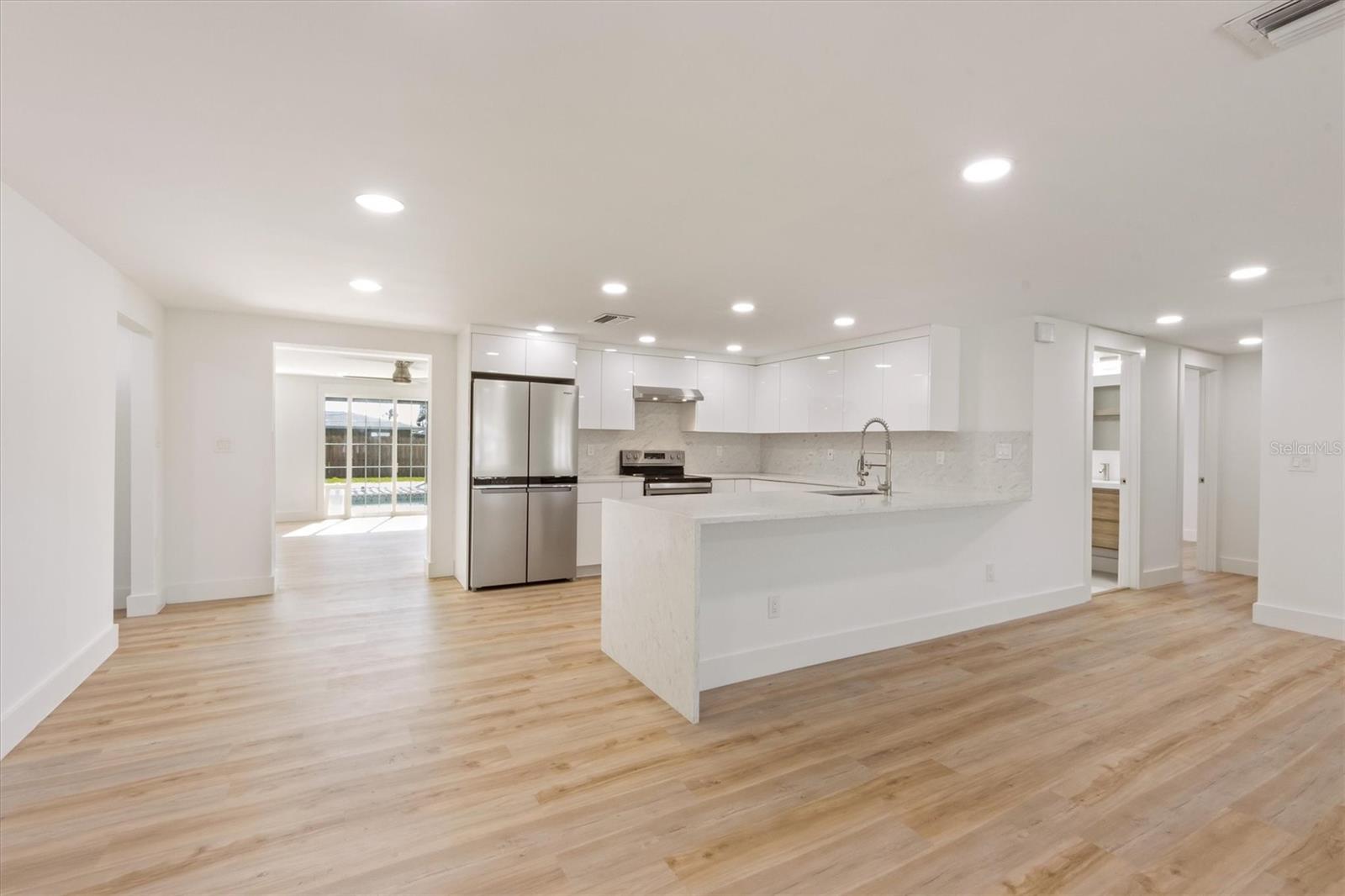 5321 13TH AVENUE DR W, BRADENTON, FL, 34209