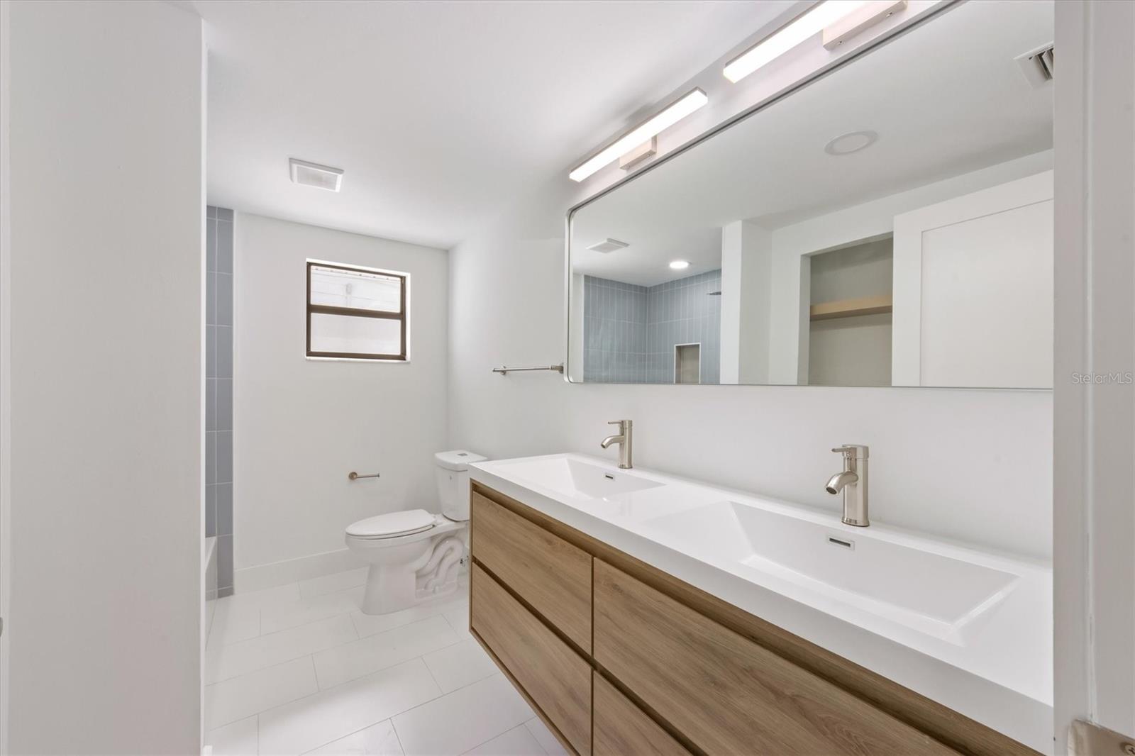 5321 13TH AVENUE DR W, BRADENTON, FL, 34209