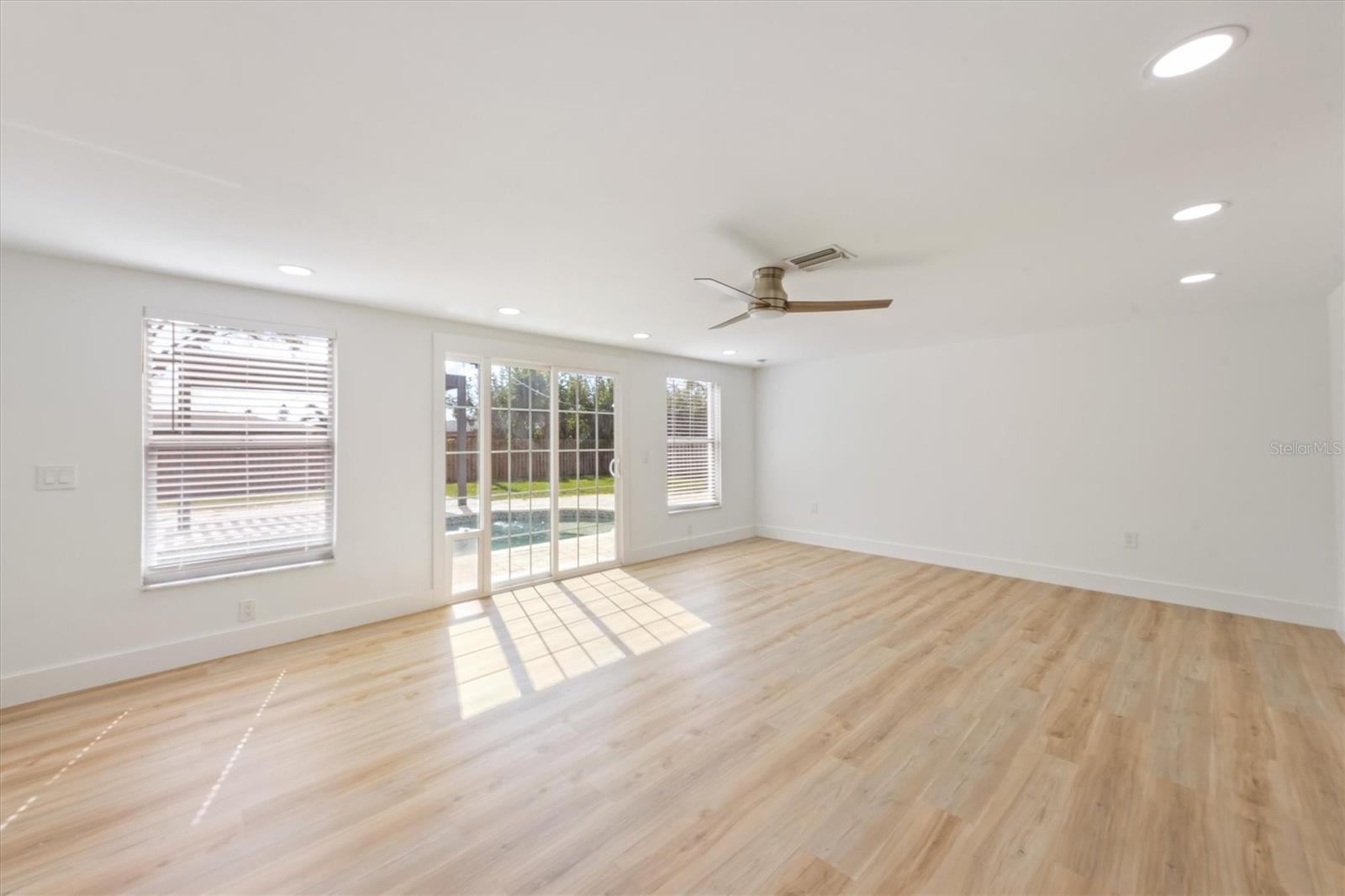 5321 13TH AVENUE DR W, BRADENTON, FL, 34209