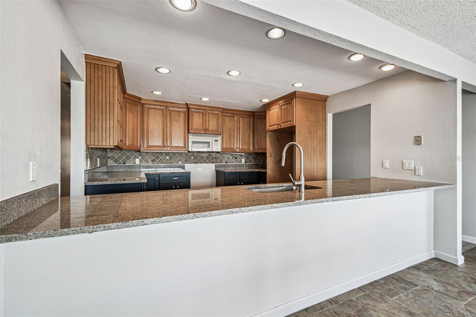 529 JOHNS PASS AVE, MADEIRA BEACH, FL, 33708