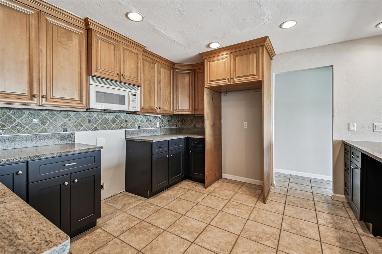 529 JOHNS PASS AVE, MADEIRA BEACH, FL, 33708