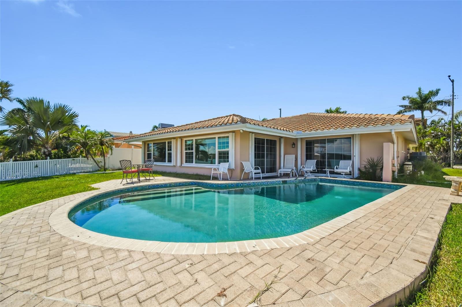 529 JOHNS PASS AVE, MADEIRA BEACH, FL, 33708