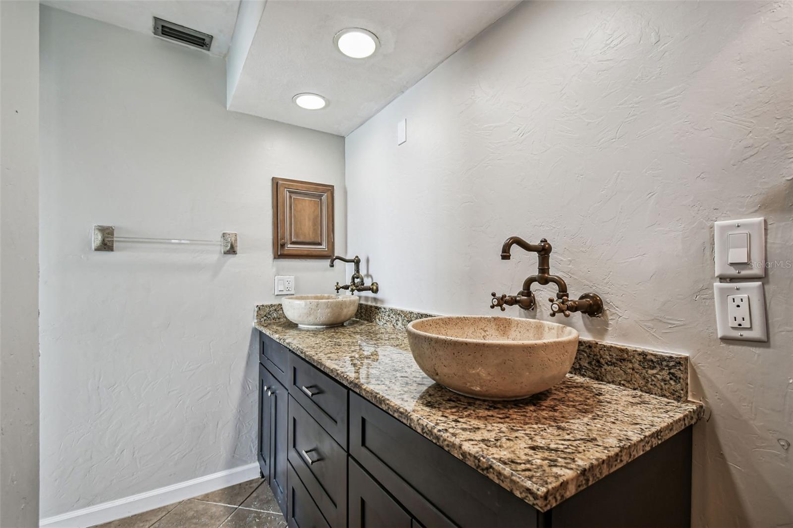 529 JOHNS PASS AVE, MADEIRA BEACH, FL, 33708