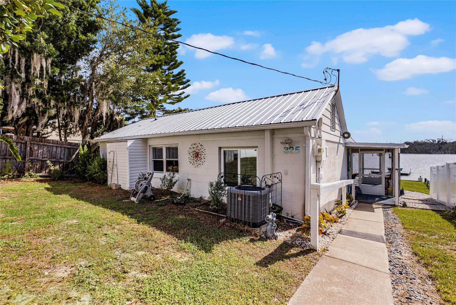 325 LAKEFRONT CT, EUSTIS, FL, 32726