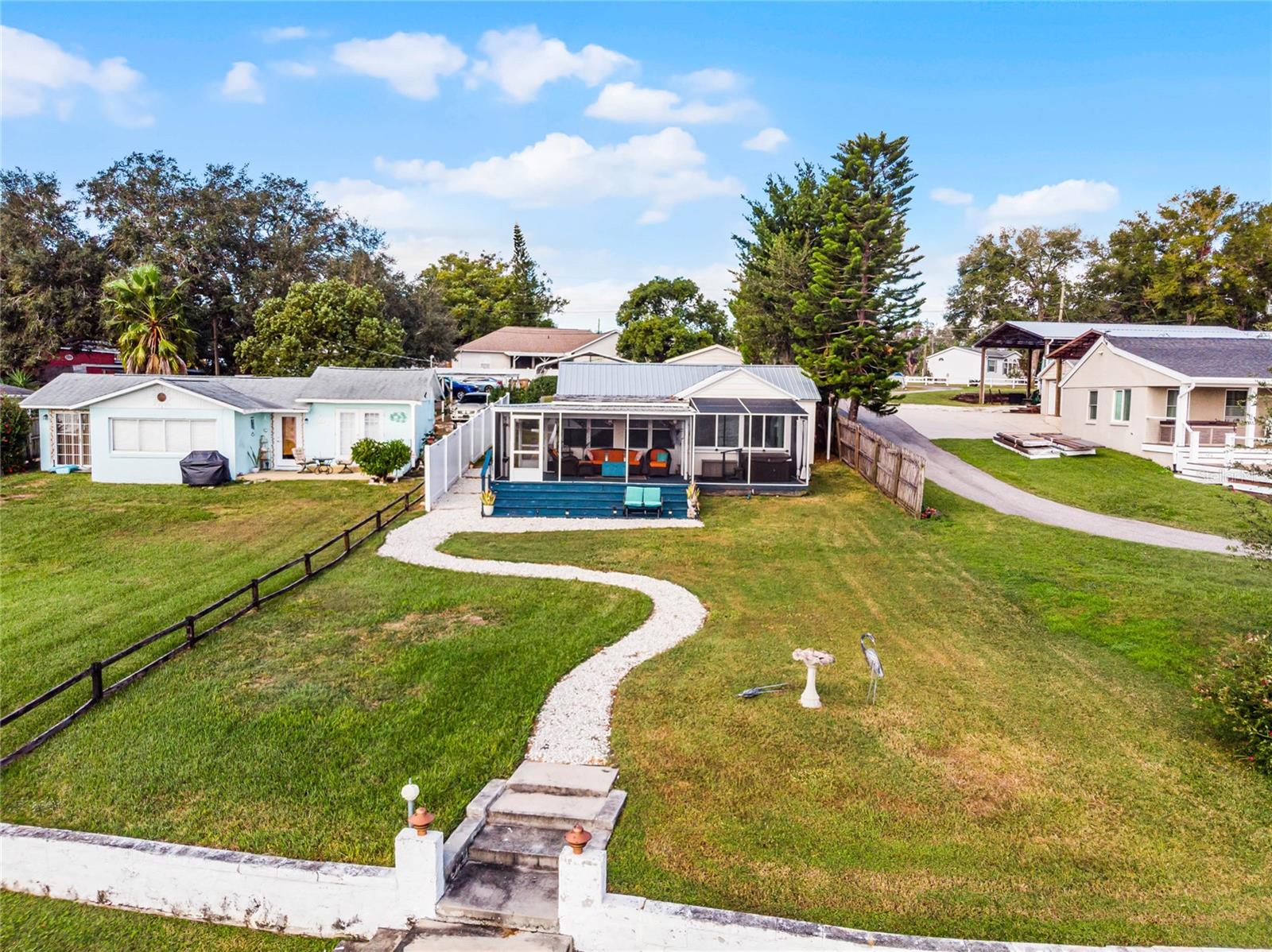 325 LAKEFRONT CT, EUSTIS, FL, 32726