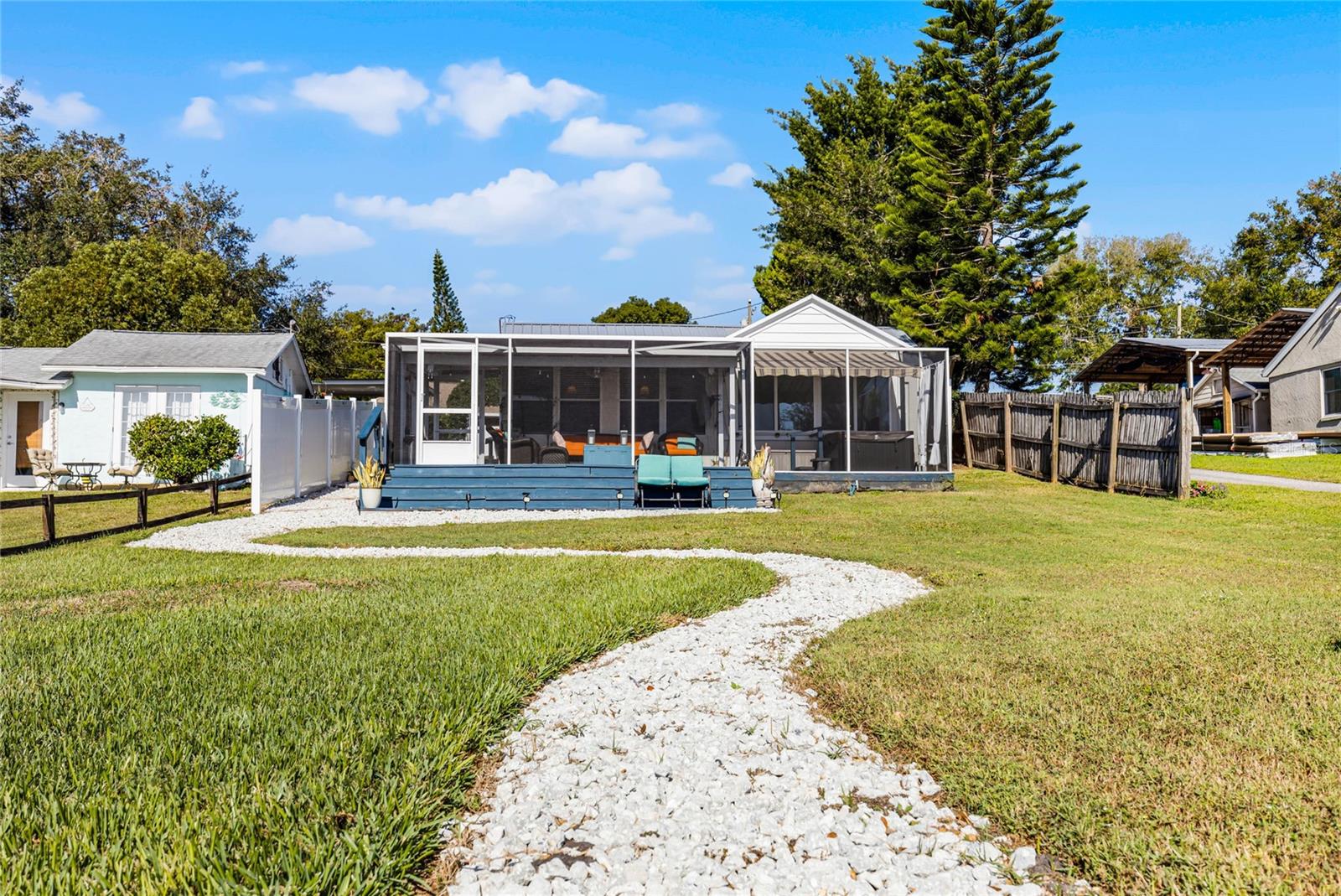 325 LAKEFRONT CT, EUSTIS, FL, 32726