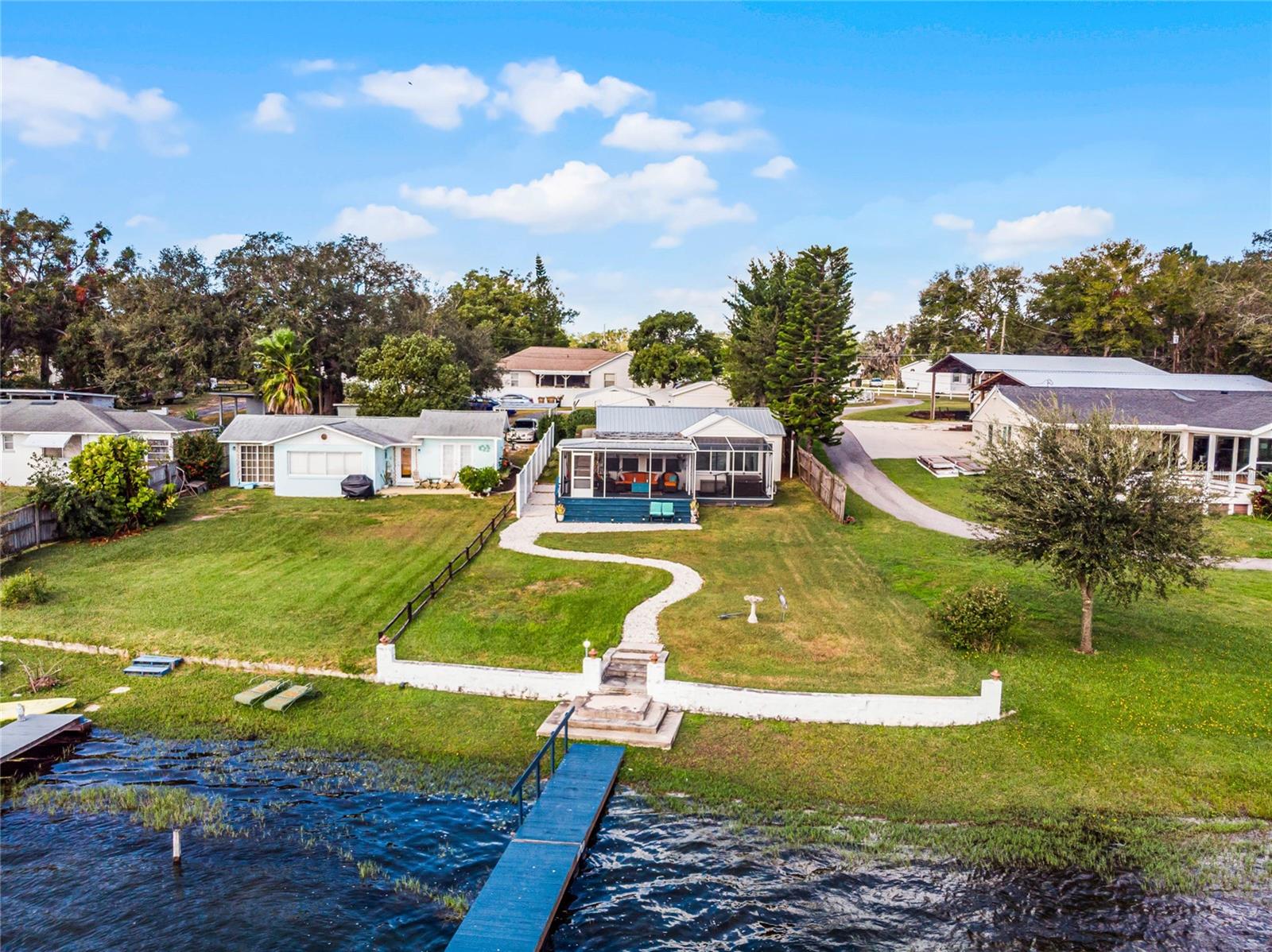 325 LAKEFRONT CT, EUSTIS, FL, 32726