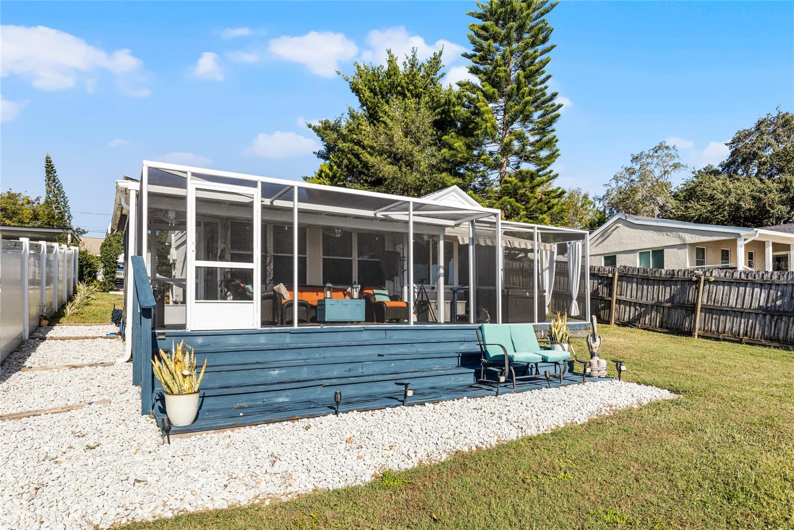 325 LAKEFRONT CT, EUSTIS, FL, 32726