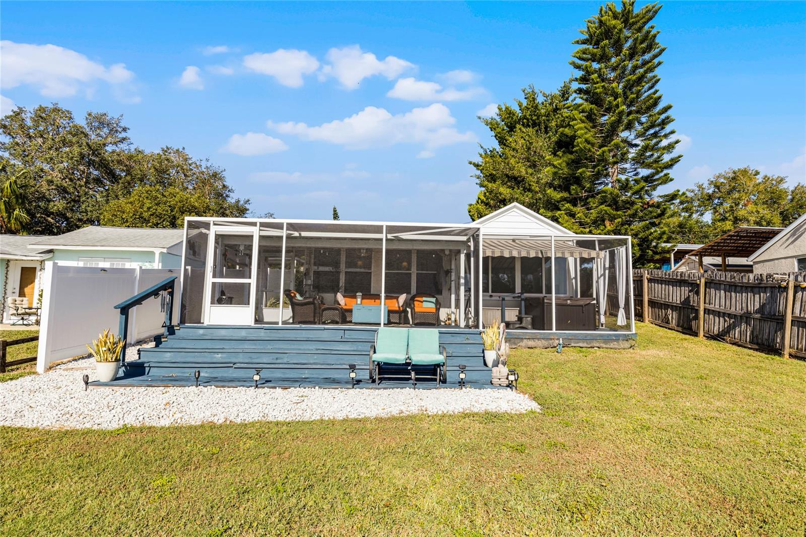 325 LAKEFRONT CT, EUSTIS, FL, 32726