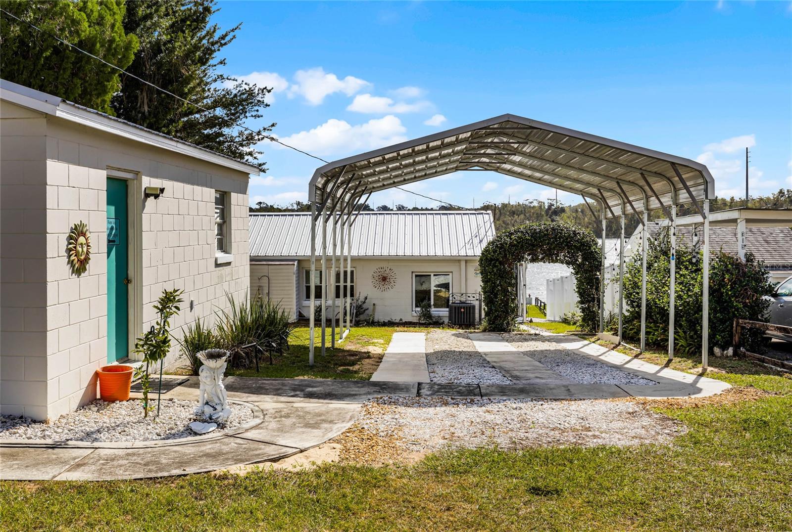 325 LAKEFRONT CT, EUSTIS, FL, 32726