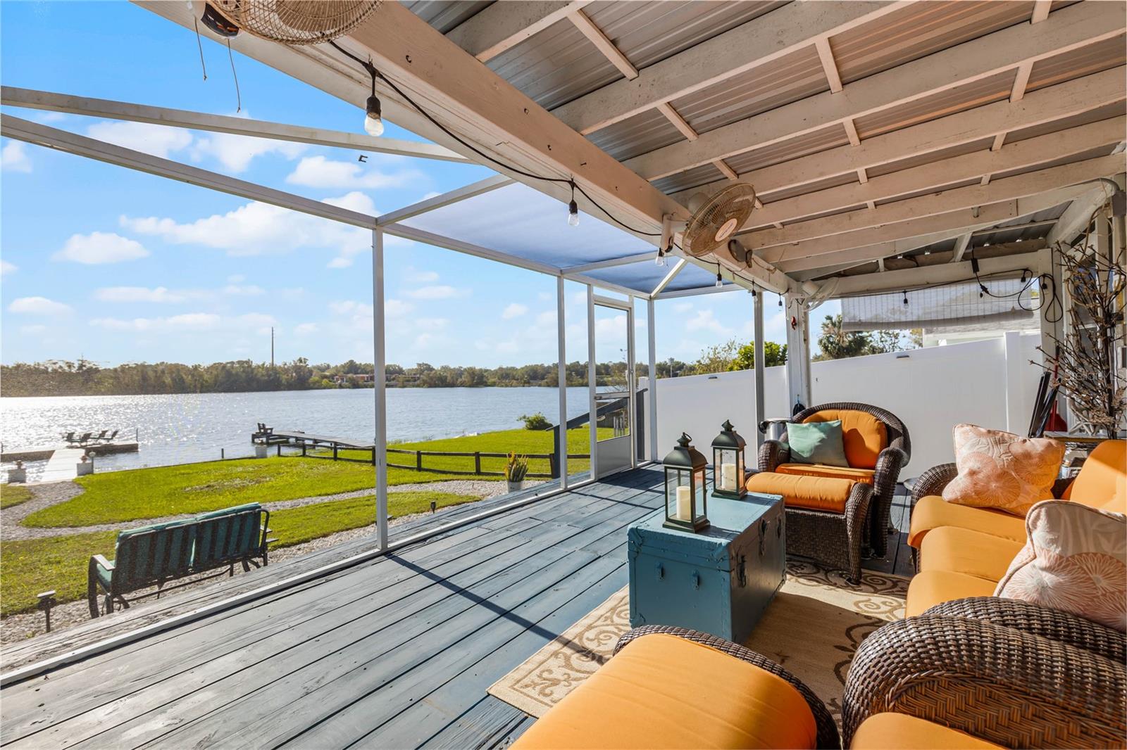 325 LAKEFRONT CT, EUSTIS, FL, 32726