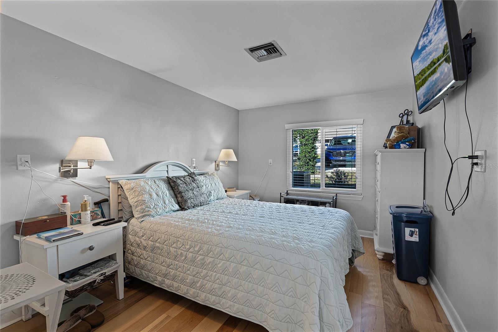 325 LAKEFRONT CT, EUSTIS, FL, 32726