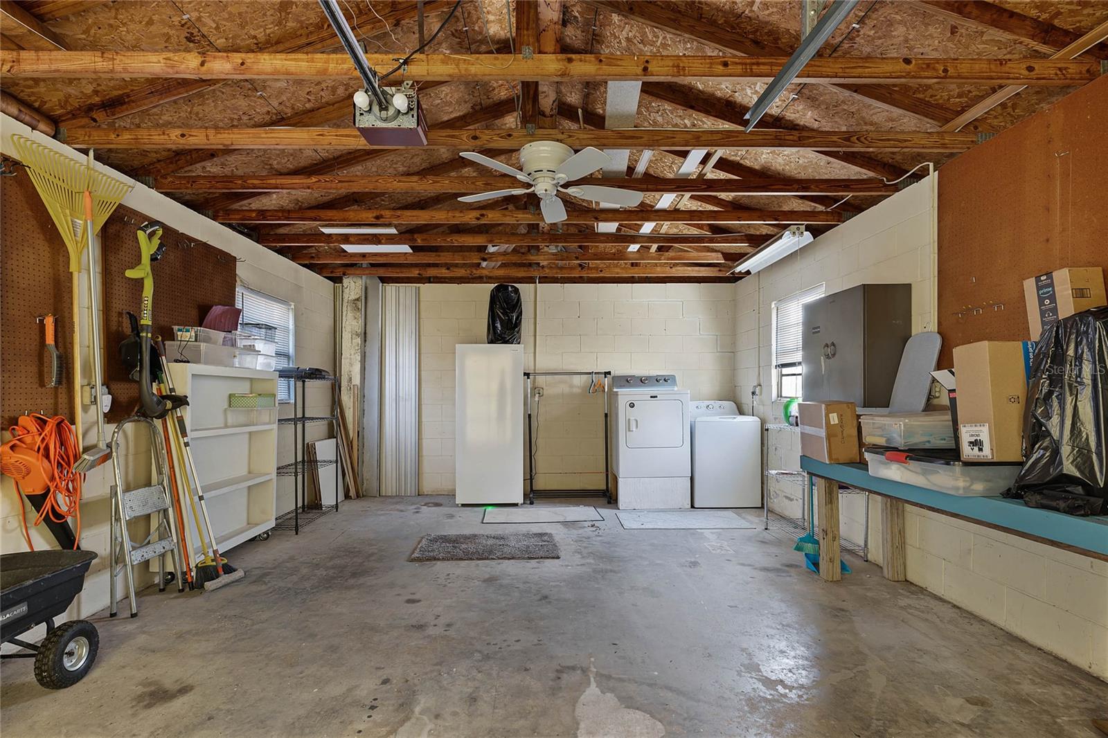 325 LAKEFRONT CT, EUSTIS, FL, 32726