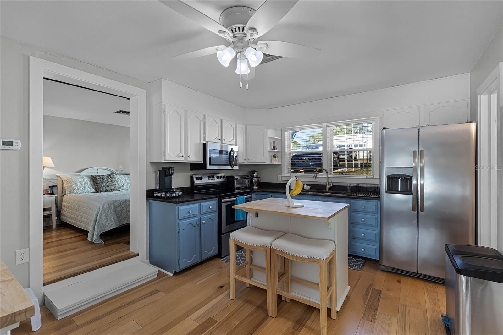 325 LAKEFRONT CT, EUSTIS, FL, 32726