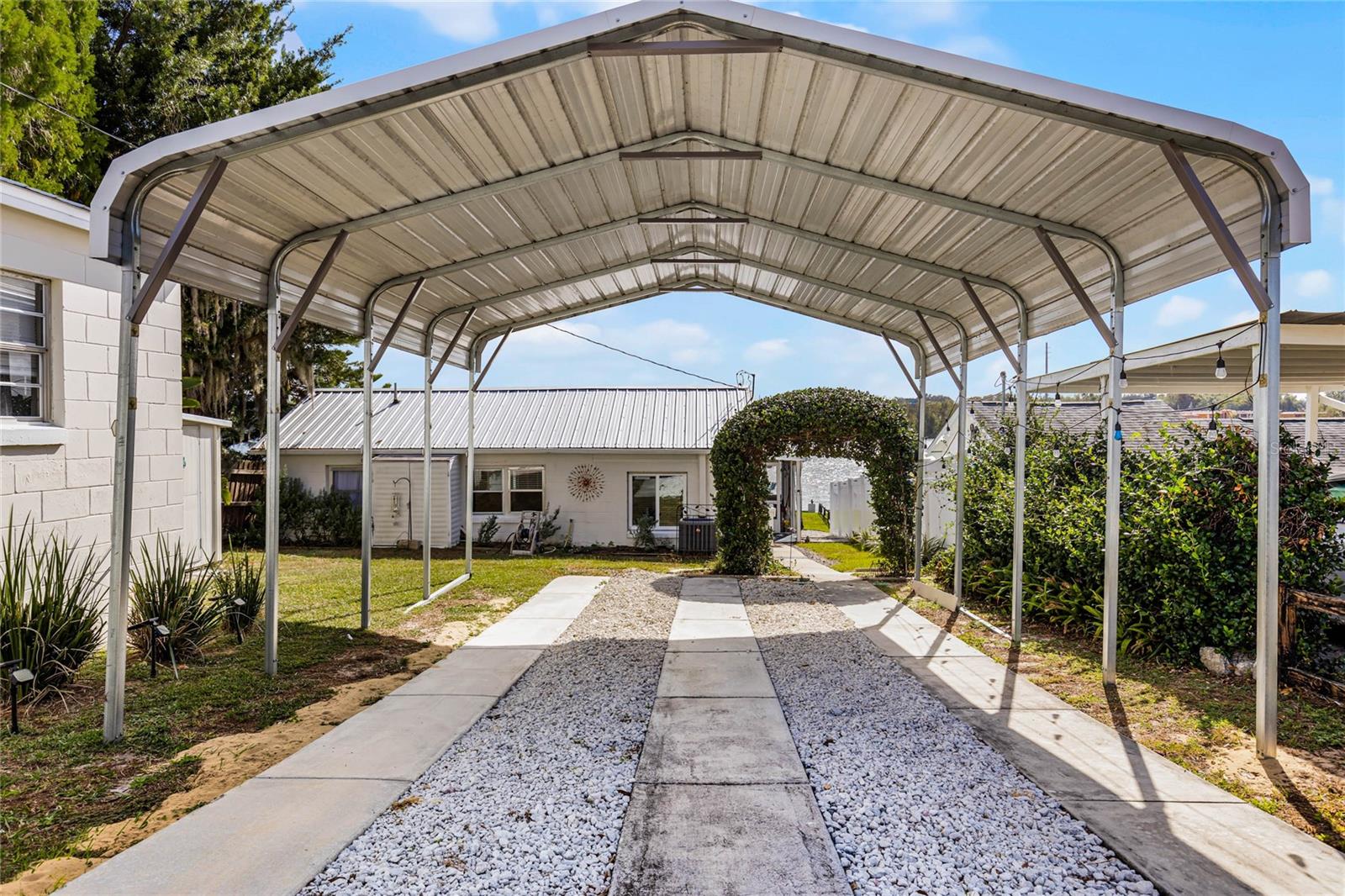 325 LAKEFRONT CT, EUSTIS, FL, 32726