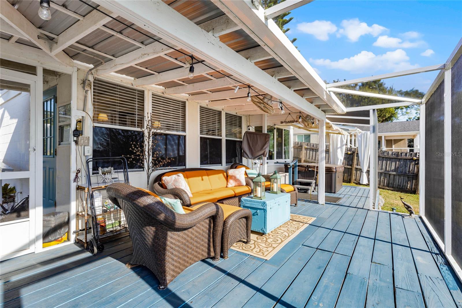 325 LAKEFRONT CT, EUSTIS, FL, 32726