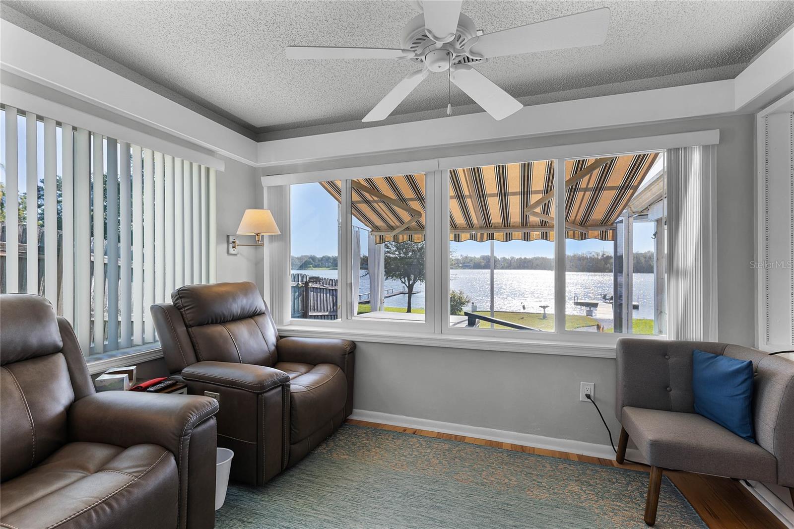 325 LAKEFRONT CT, EUSTIS, FL, 32726