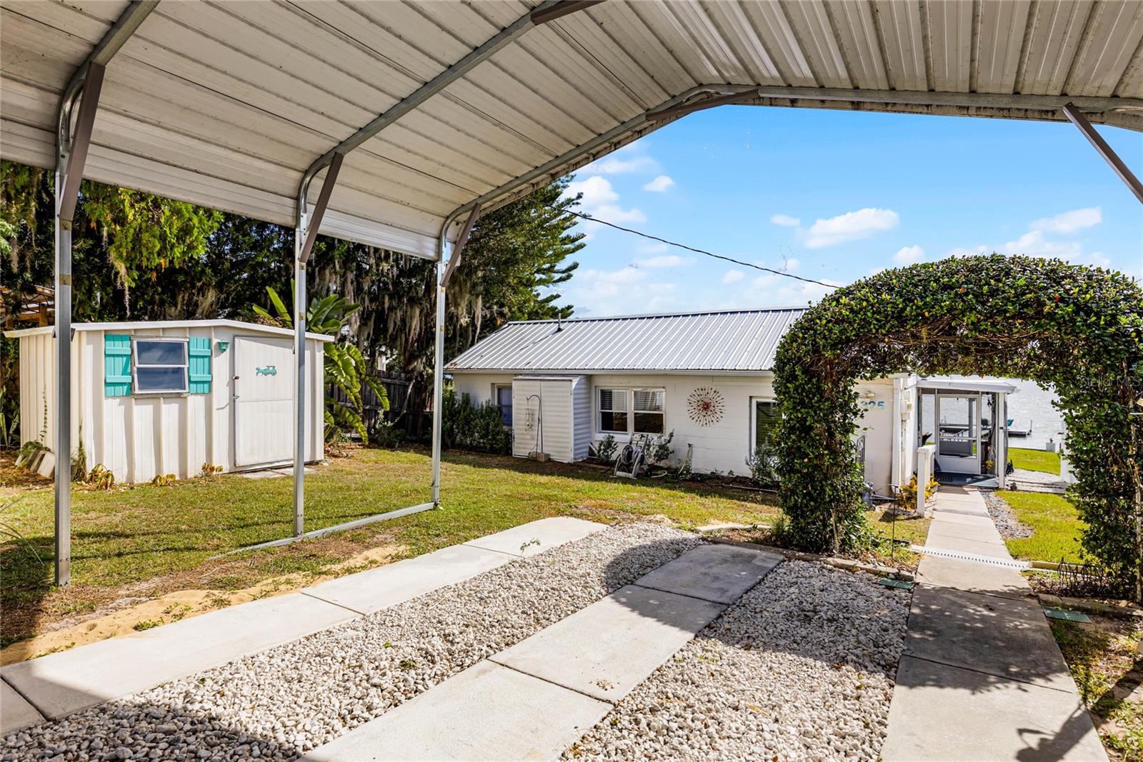 325 LAKEFRONT CT, EUSTIS, FL, 32726