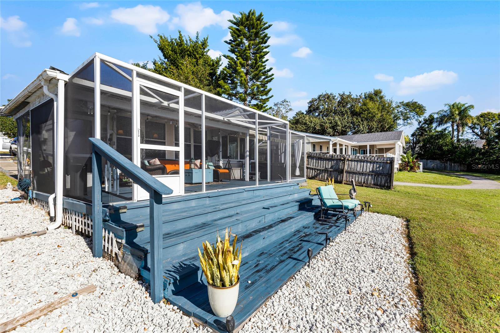 325 LAKEFRONT CT, EUSTIS, FL, 32726