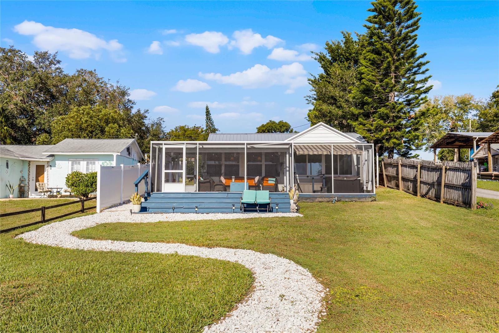 325 LAKEFRONT CT, EUSTIS, FL, 32726