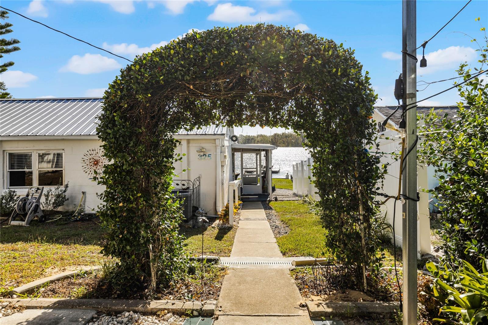 325 LAKEFRONT CT, EUSTIS, FL, 32726