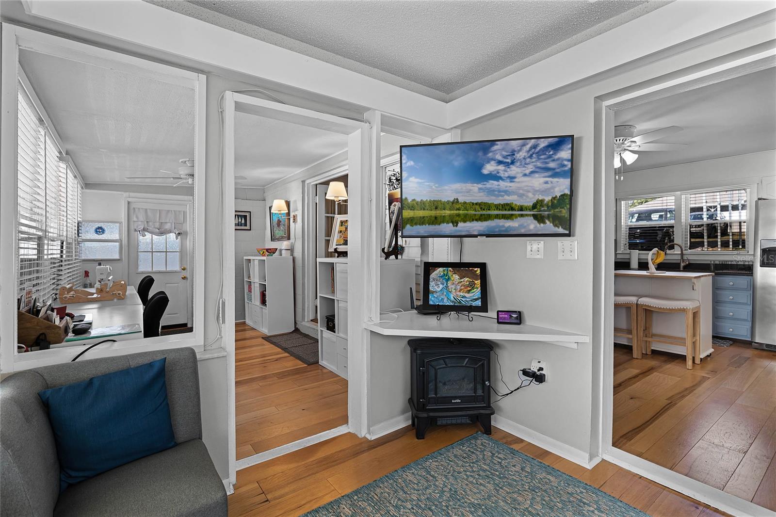 325 LAKEFRONT CT, EUSTIS, FL, 32726
