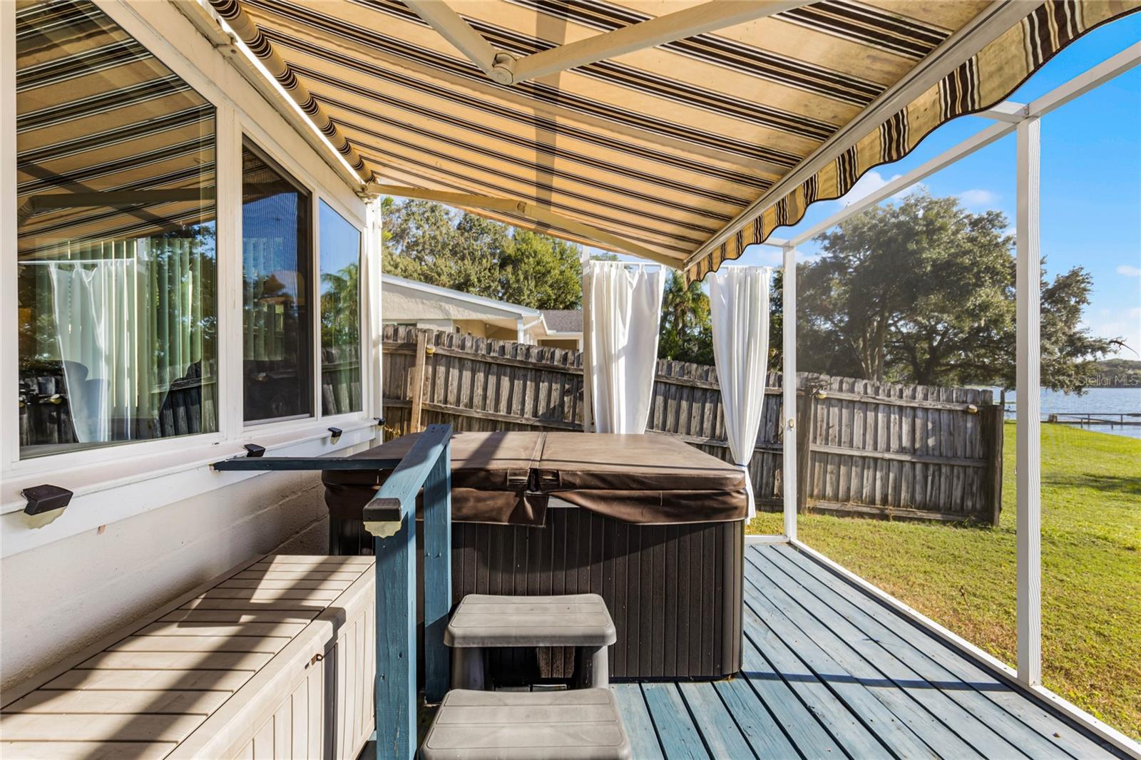 325 LAKEFRONT CT, EUSTIS, FL, 32726