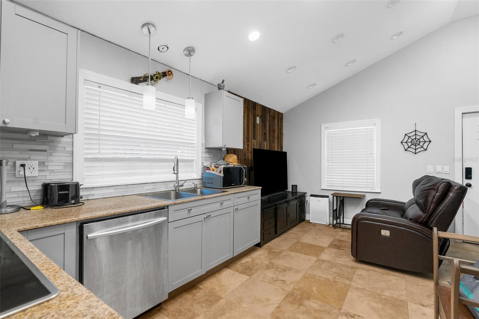604 N SINCLAIR AVE, TAVARES, FL, 32778