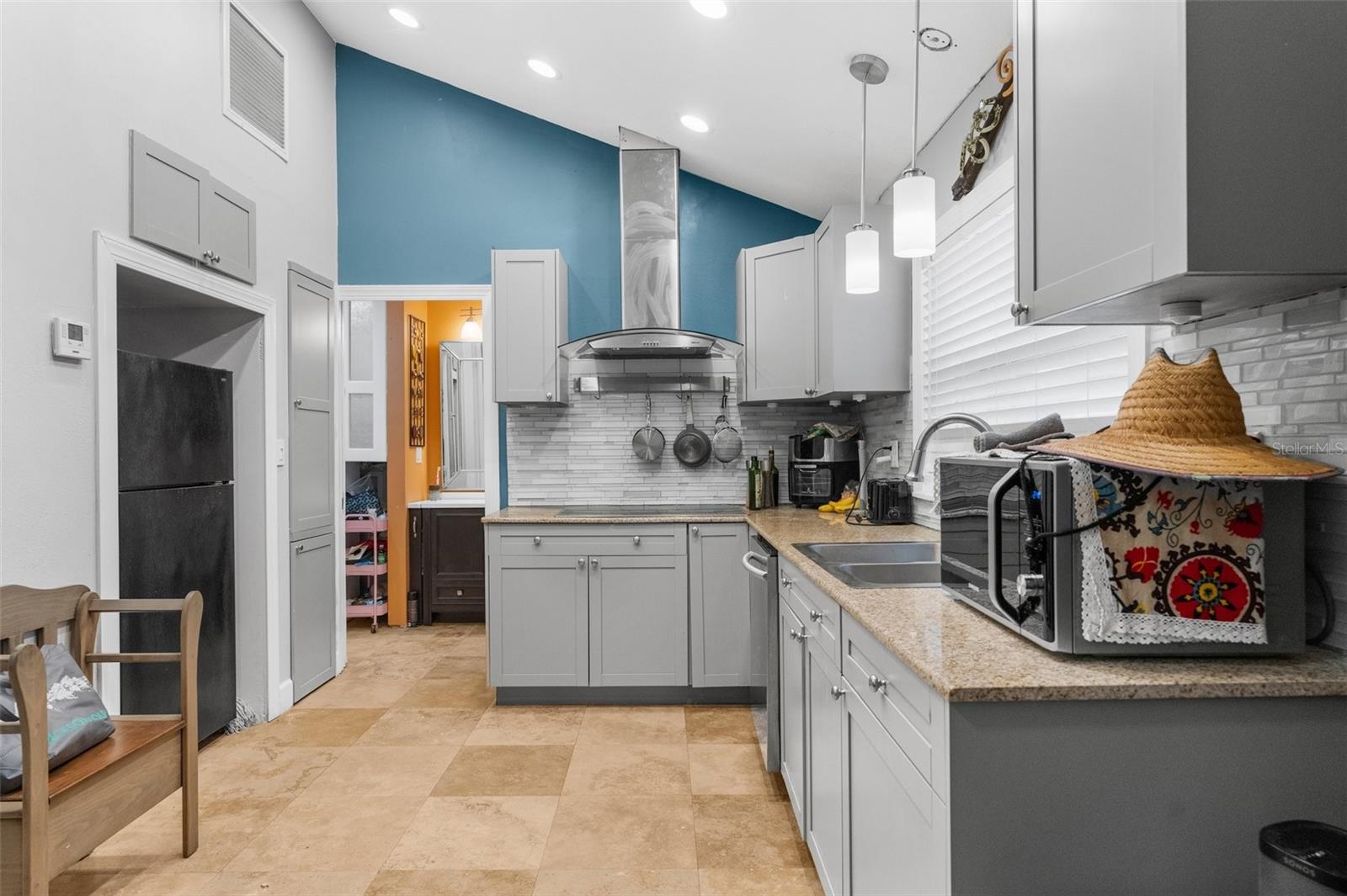 604 N SINCLAIR AVE, TAVARES, FL, 32778