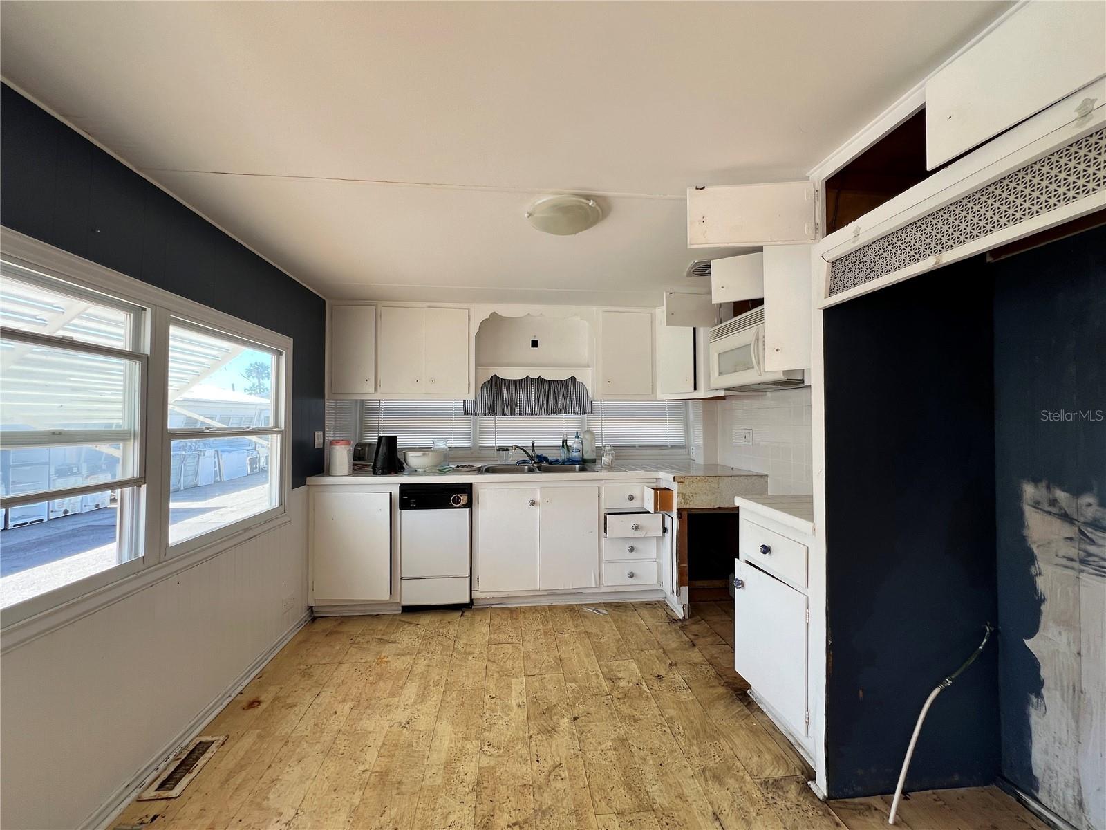 88 TWIN SHORES BLVD, LONGBOAT KEY, FL, 34228