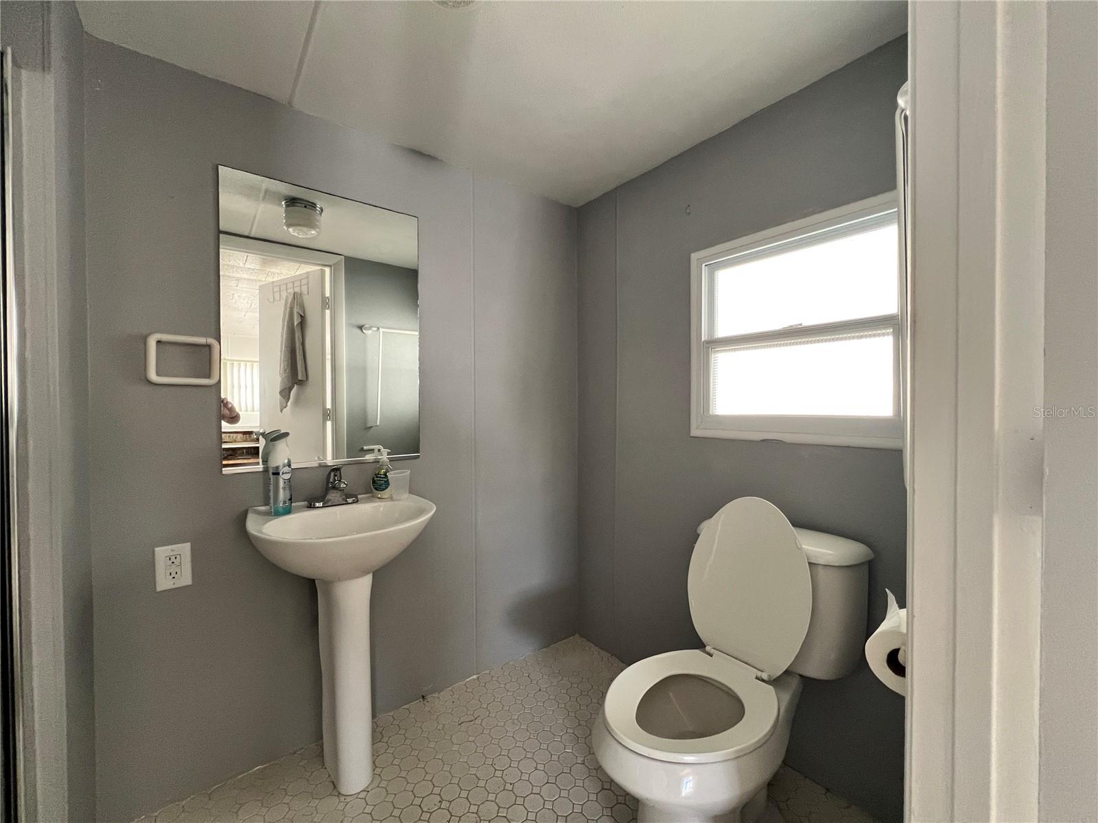 88 TWIN SHORES BLVD, LONGBOAT KEY, FL, 34228