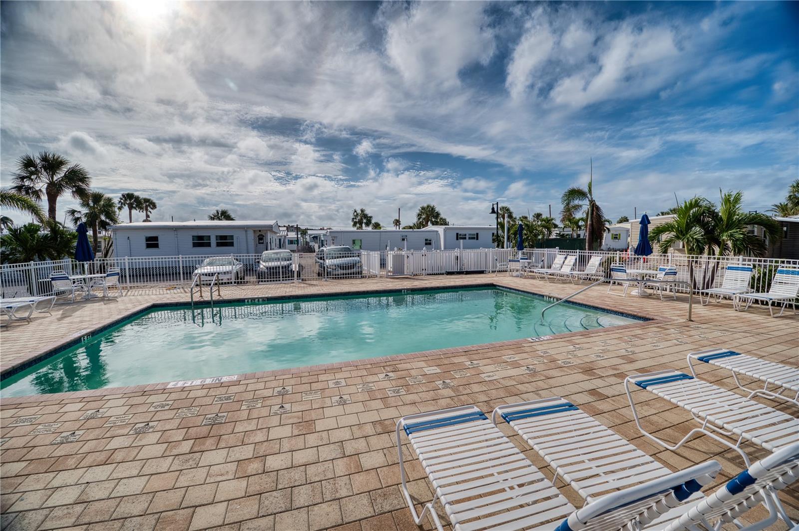 88 TWIN SHORES BLVD, LONGBOAT KEY, FL, 34228