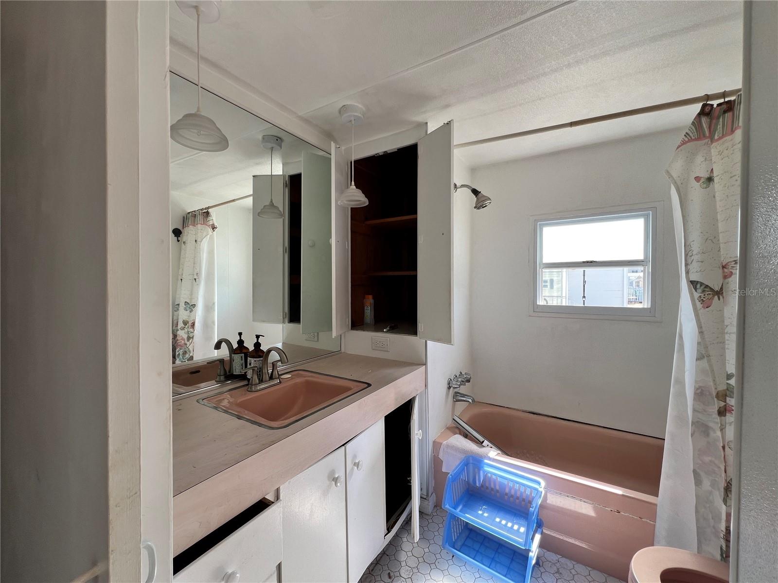 88 TWIN SHORES BLVD, LONGBOAT KEY, FL, 34228