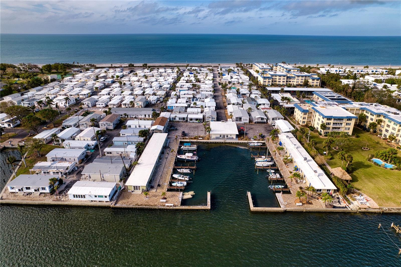 88 TWIN SHORES BLVD, LONGBOAT KEY, FL, 34228