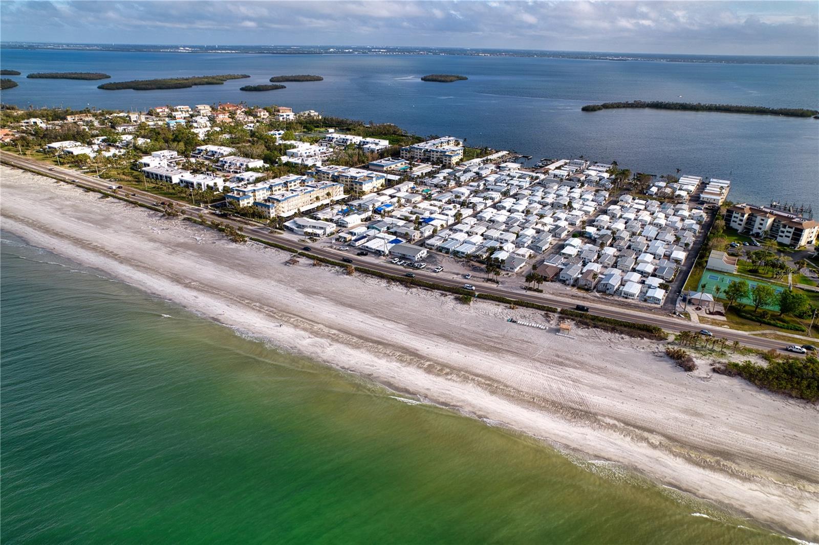 88 TWIN SHORES BLVD, LONGBOAT KEY, FL, 34228