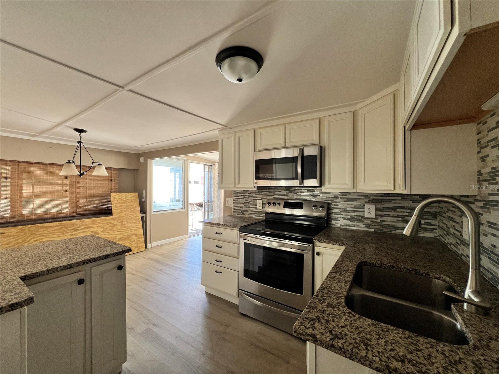 79 TWIN SHORES BLVD, LONGBOAT KEY, FL, 34228