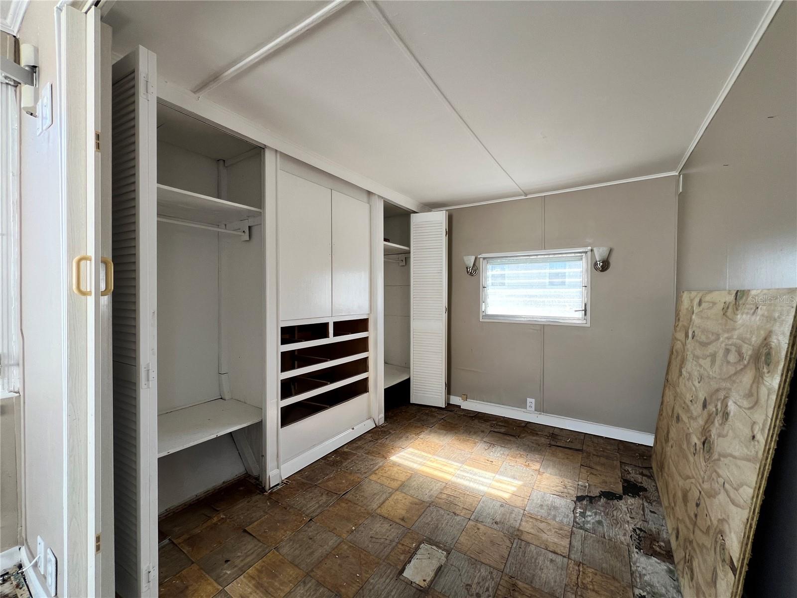 79 TWIN SHORES BLVD, LONGBOAT KEY, FL, 34228