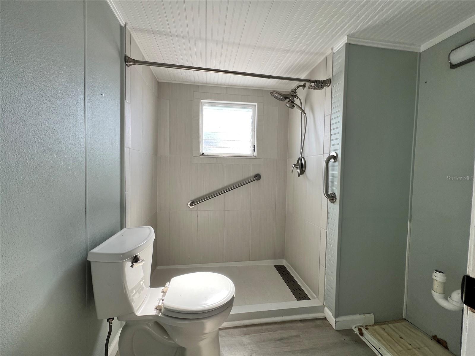 79 TWIN SHORES BLVD, LONGBOAT KEY, FL, 34228