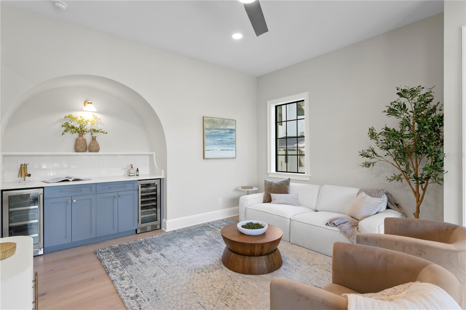 TB8317803 Property Photo