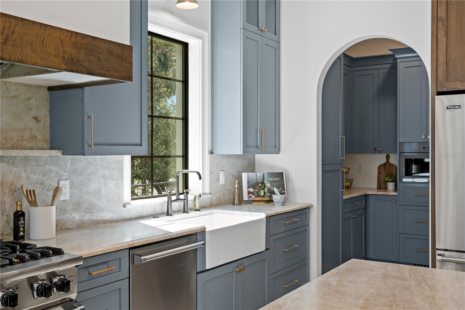 TB8317803 Property Photo