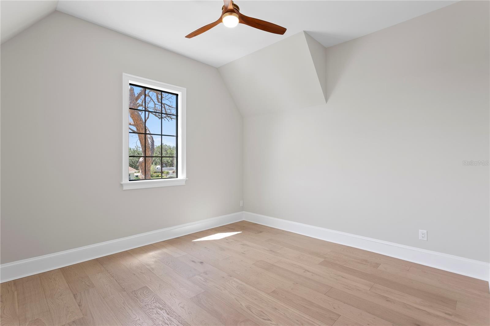 TB8317803 Property Photo