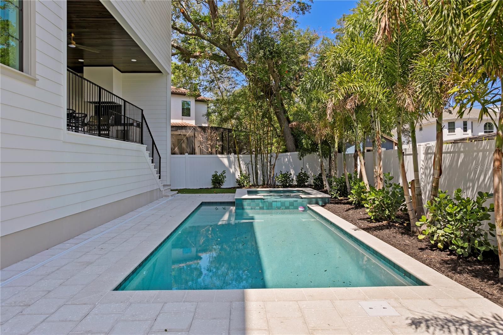 TB8317803 Property Photo