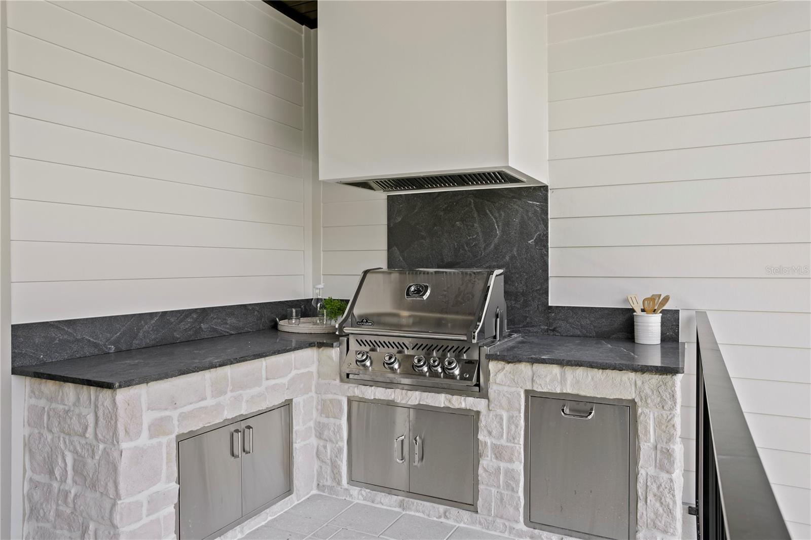 TB8317803 Property Photo