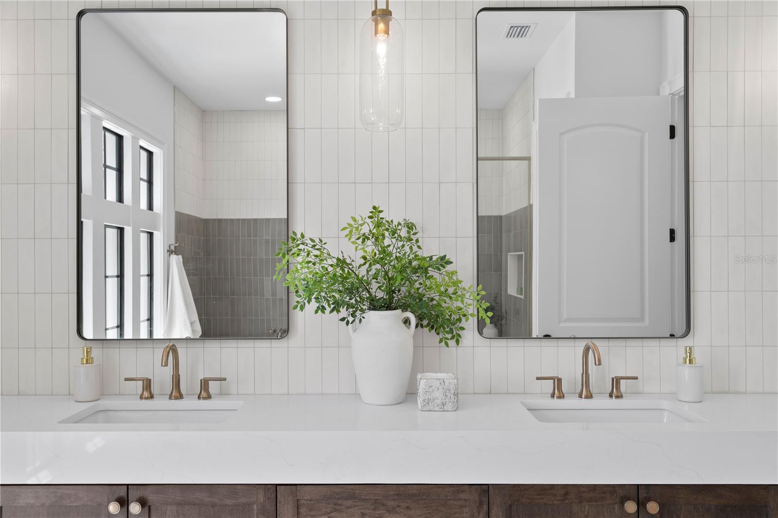 TB8317803 Property Photo